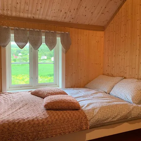 Koselig Nordlandhus Ved Leknes I Lofoten * Bergsdalen